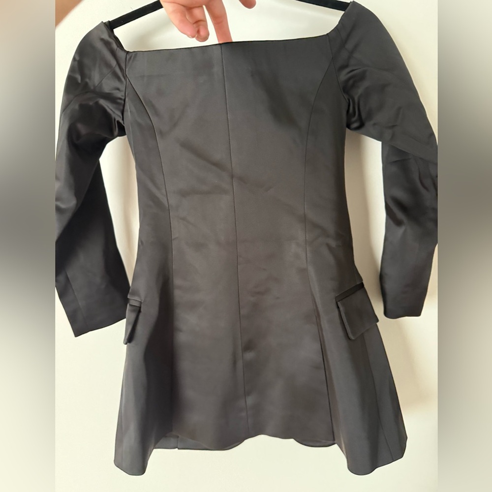 NWT L'AGENCE Off Shoulder Structured Button Up Blazer Top - Picture 2 of 16